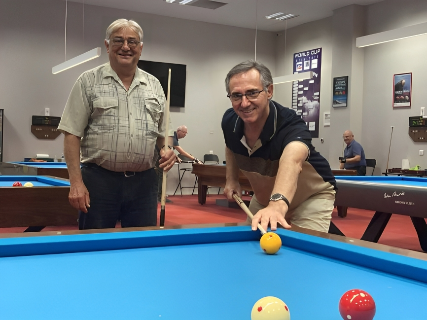 Serge et Didier dans la salle de jeu